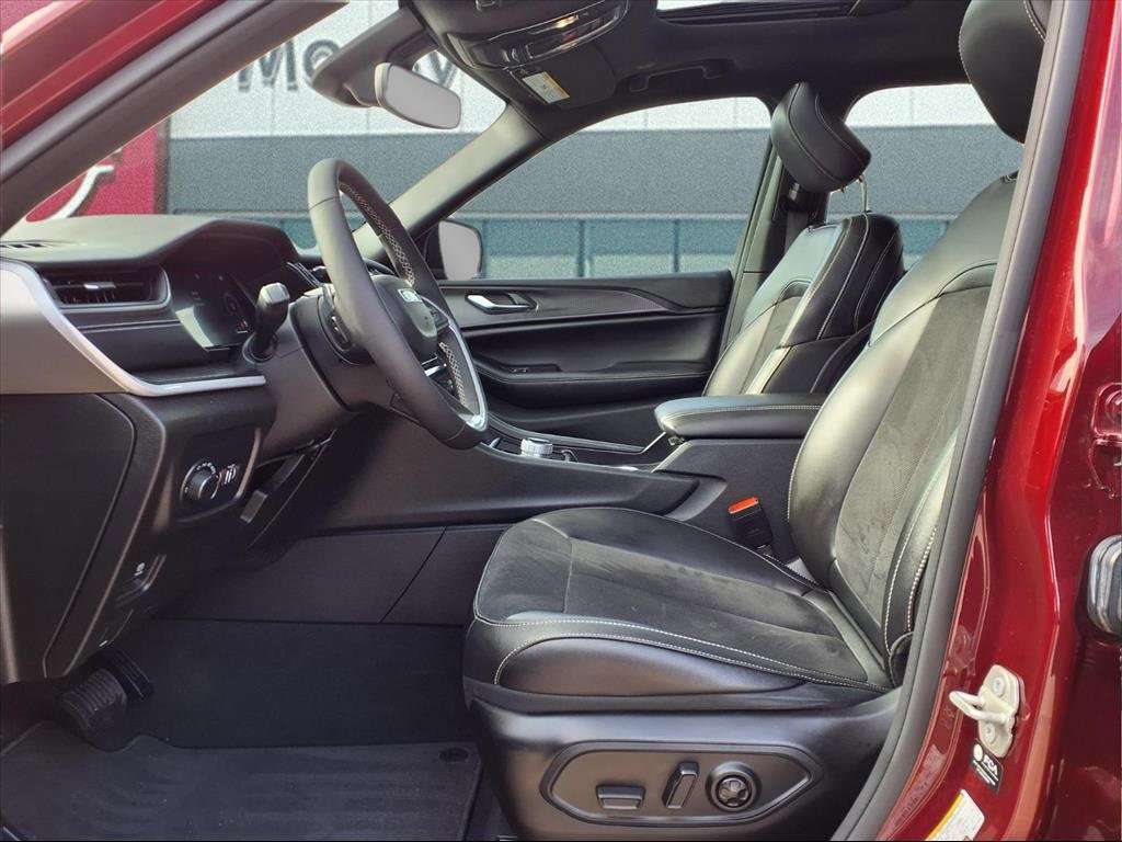 Used 2024 Jeep Grand Cherokee L Laredo image 12