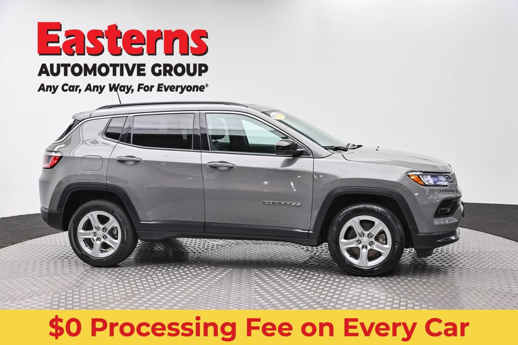 Used 2023 Jeep Compass Latitude w/ Sun and Sound Group AWD/4WD image 4