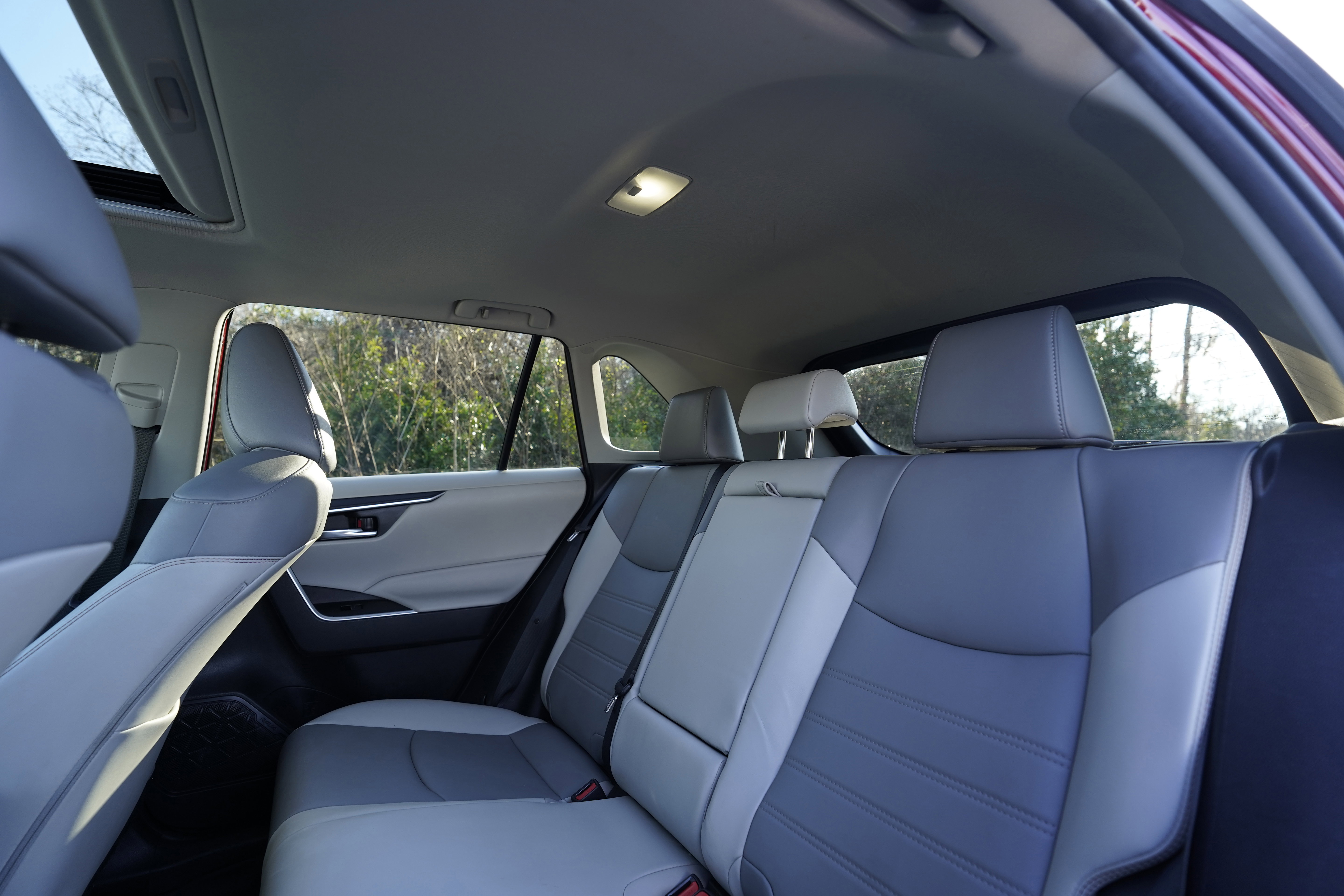 Used 2022 Toyota RAV4 XLE Premium image 10