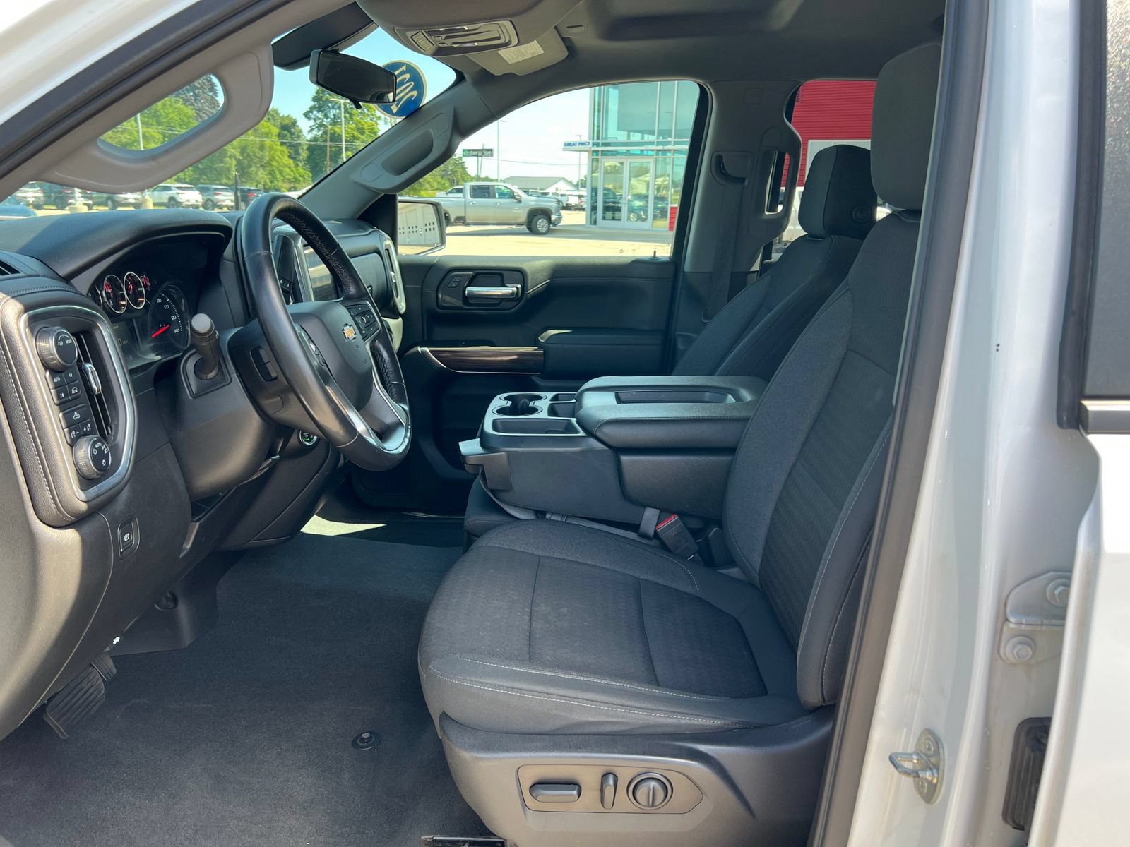 Used 2021 Chevrolet Silverado 1500 LT w/ Max Trailering Package AWD/4WD image 3
