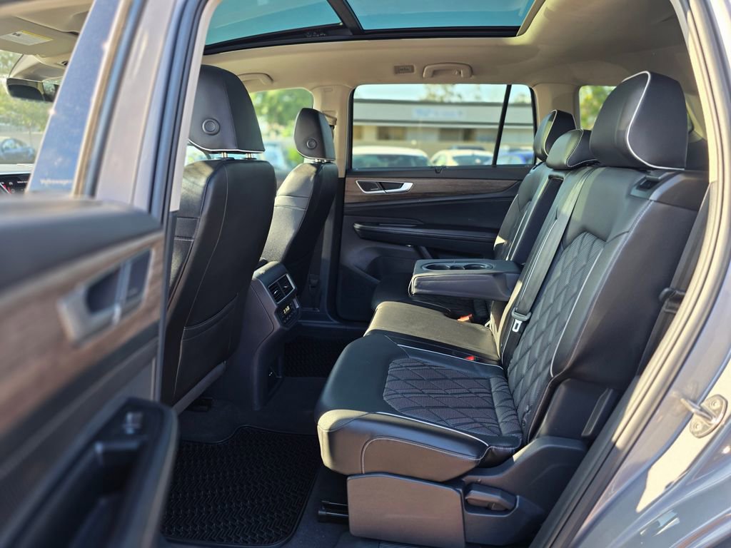 Used 2024 Volkswagen Atlas SEL Premium R-Line AWD/4WD image 20