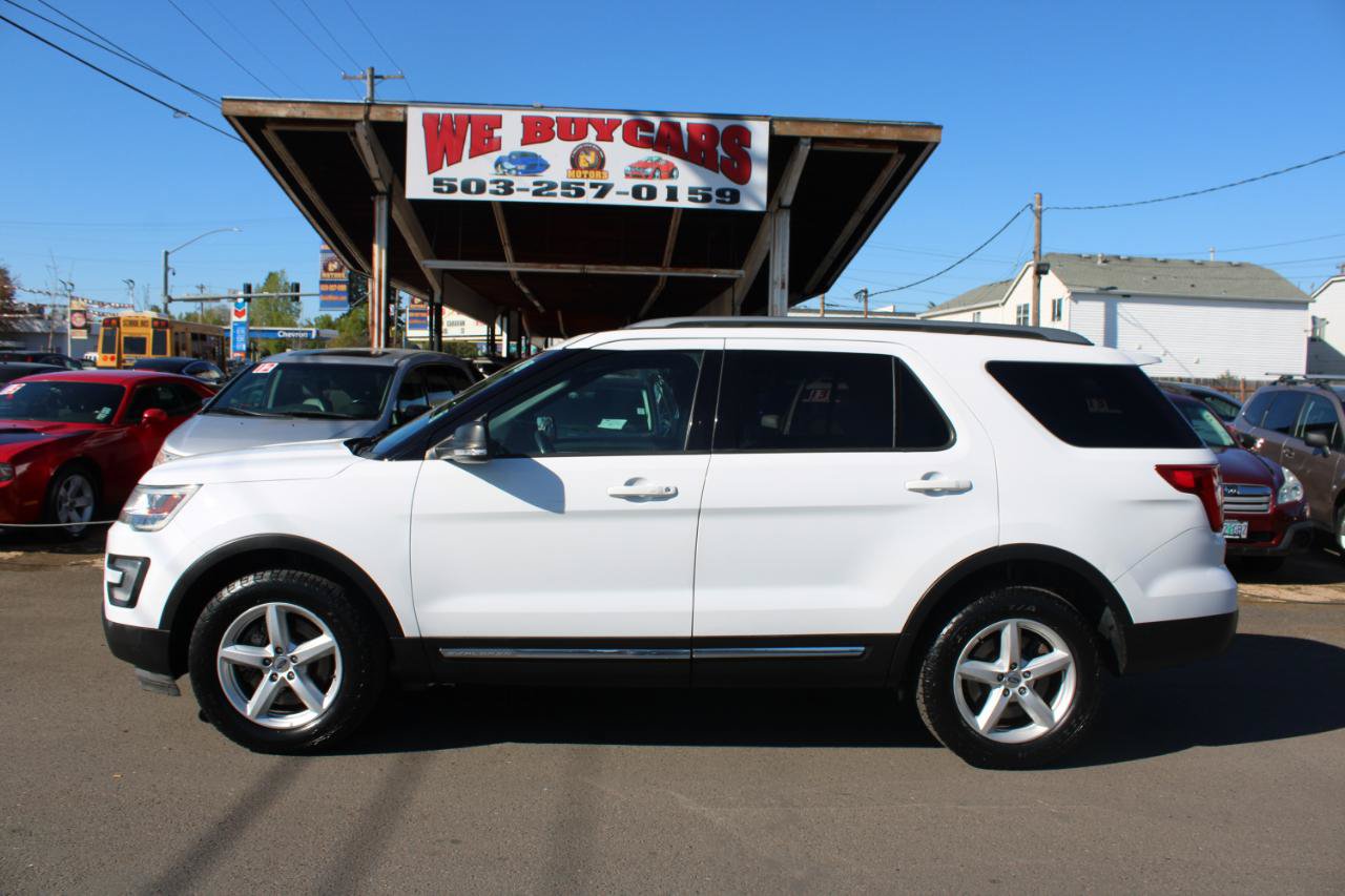 Used 2017 Ford Explorer XLT AWD/4WD image 3