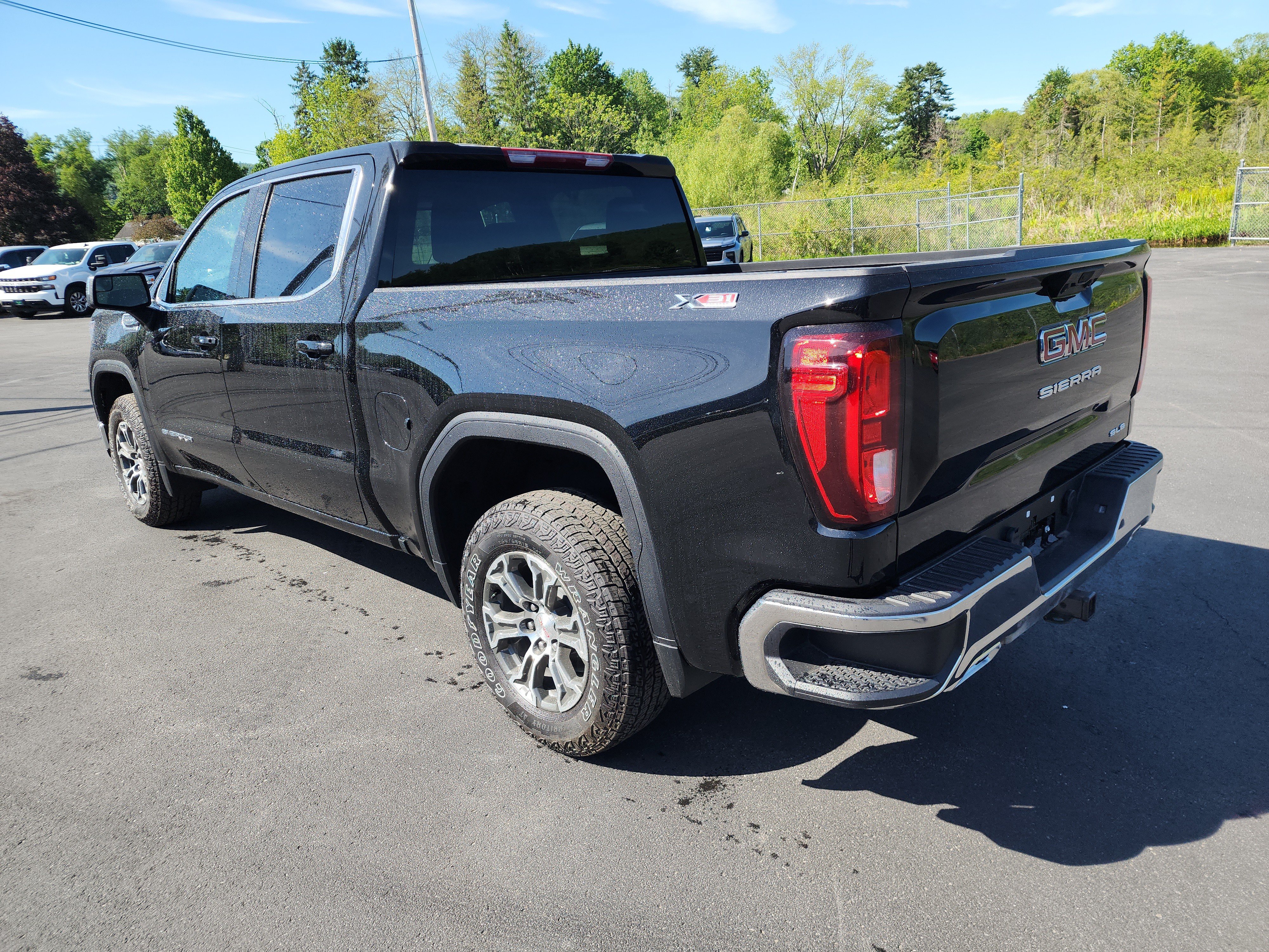 New 2026 GMC Sierra 1500 SLE w/ X31 Off-Road Package AWD/4WD image 6
