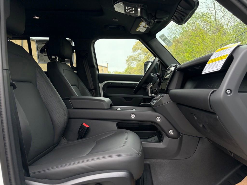 New 2026 Land Rover Defender 110 X-Dynamic SE AWD/4WD image 14