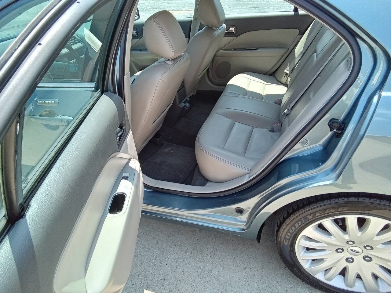 Used 2011 Ford Fusion Hybrid w/ 501A Rapid Spec Order Code FWD image 13