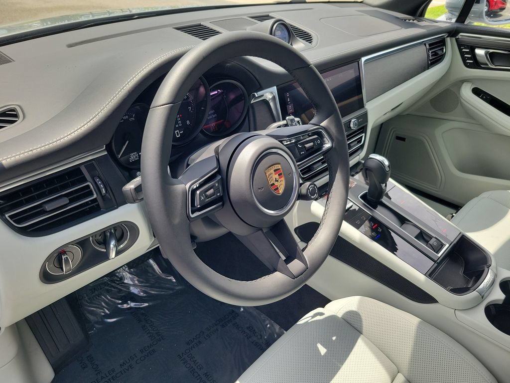 Used 2025 Porsche Macan GTS AWD/4WD image 18