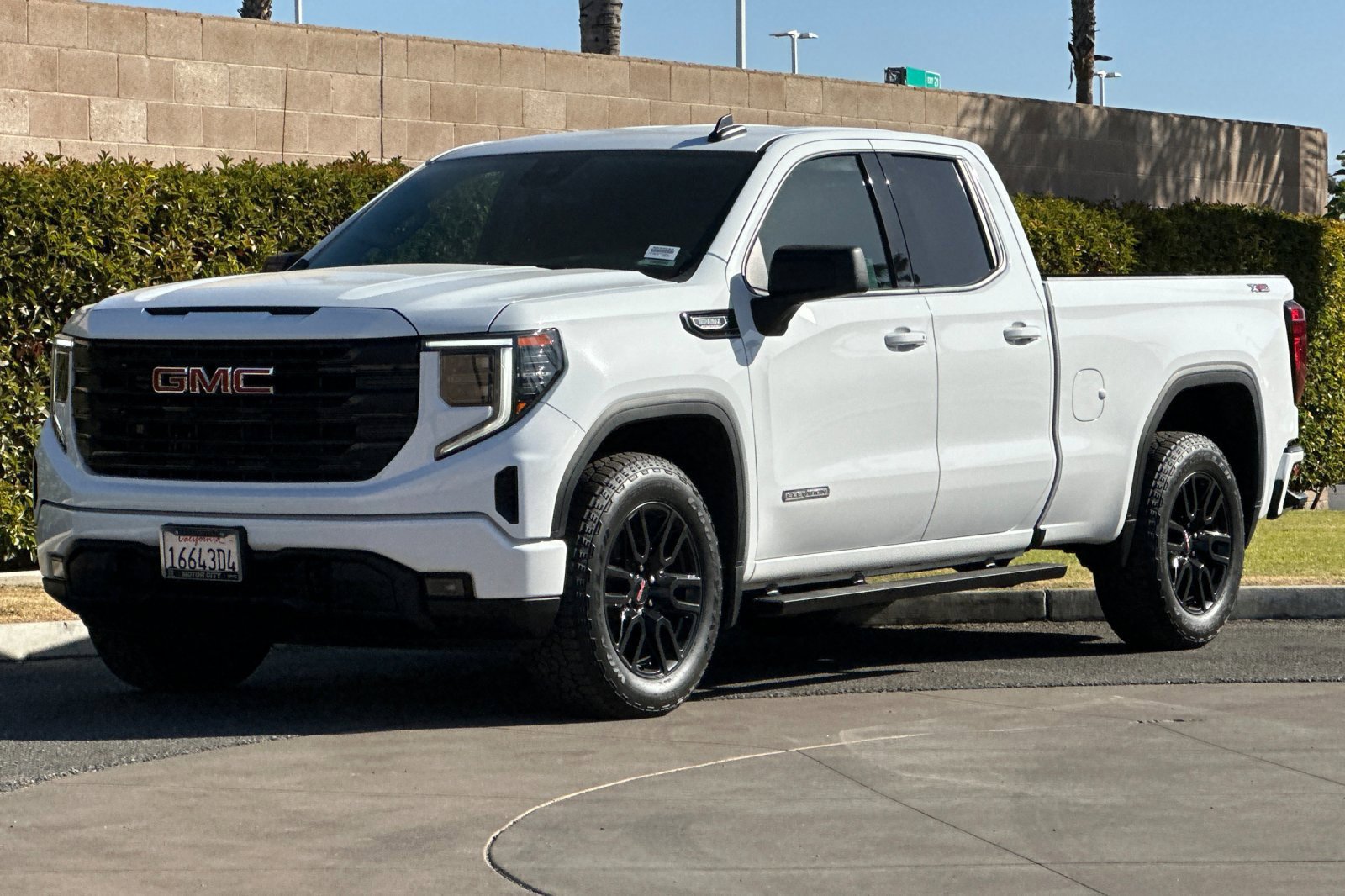 Certified 2023 GMC Sierra 1500 Elevation w/ Preferred Package AWD/4WD image 8