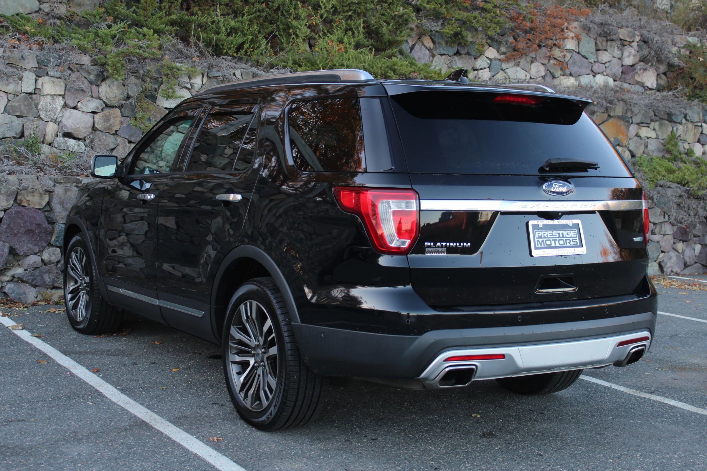 Used 2016 Ford Explorer Platinum image 7