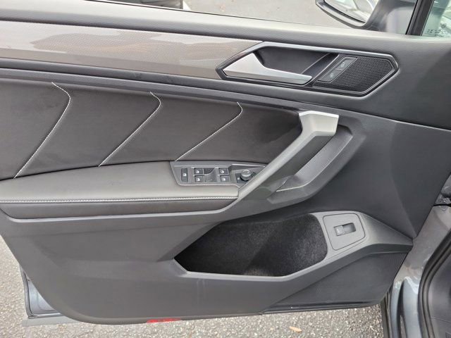 Certified 2024 Volkswagen Tiguan SE FWD image 24