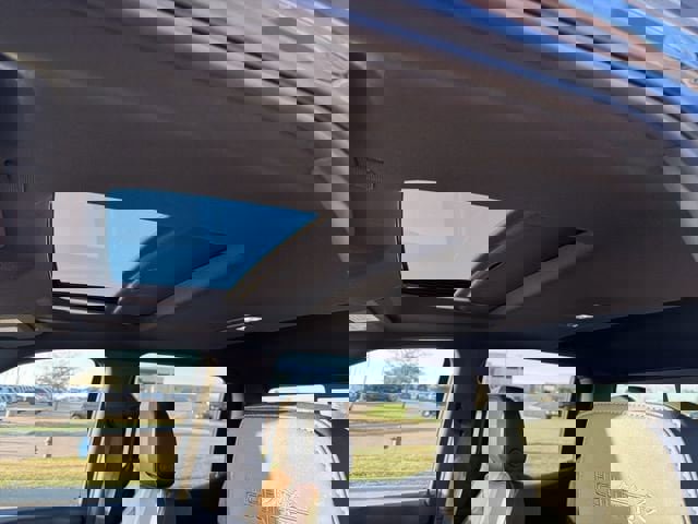 Used 2022 Chevrolet Silverado 1500 High Country w/ Technology Package image 11