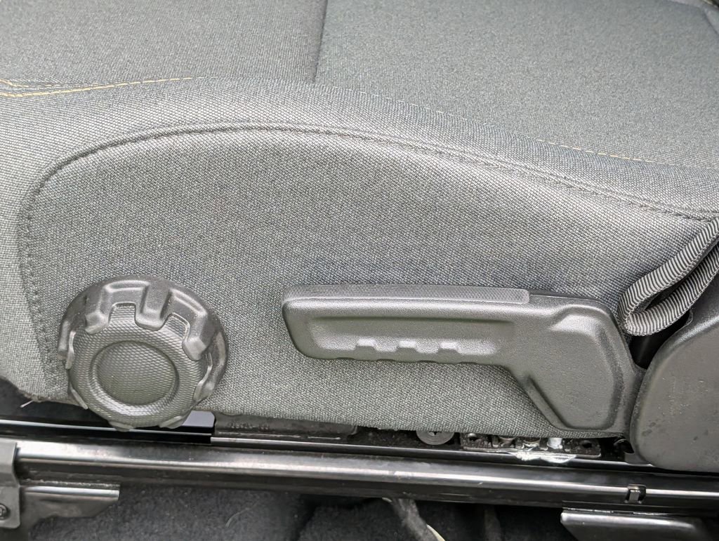 Used 2025 Jeep Wrangler Sport AWD/4WD image 22