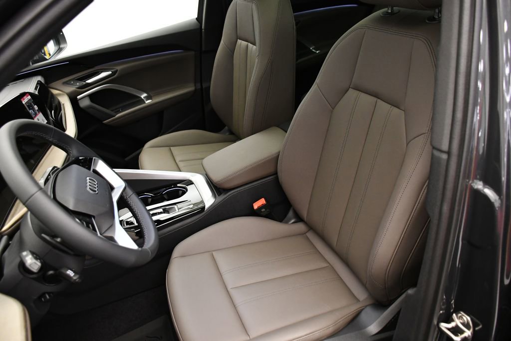 Used 2025 Audi Q5 Premium w/ Convenience Package image 37