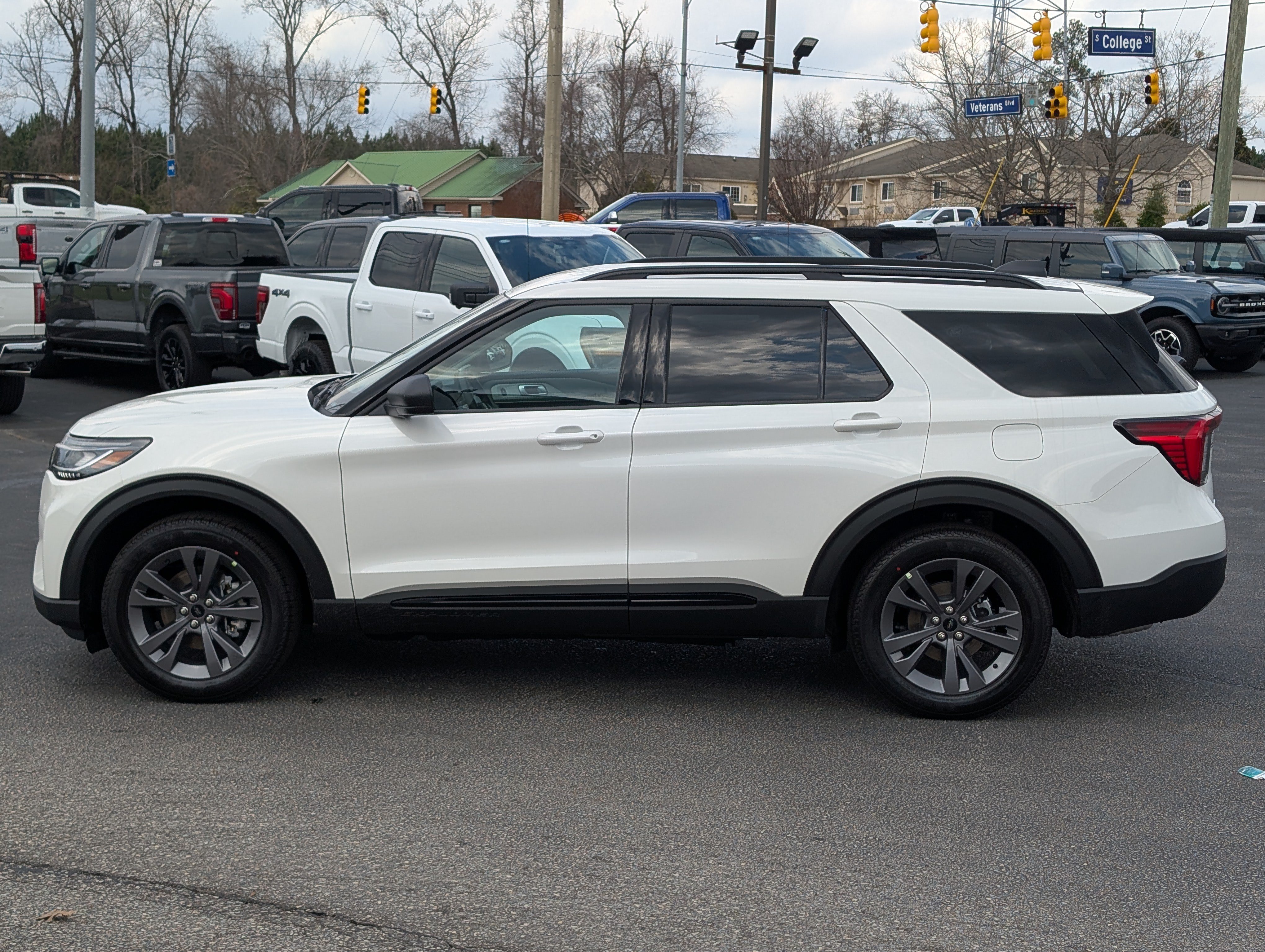New 2026 Ford Explorer Active w/ Active Comfort Package AWD/4WD image 14