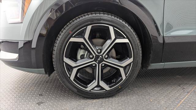 Used 2023 Kia Niro SX Touring FWD image 28