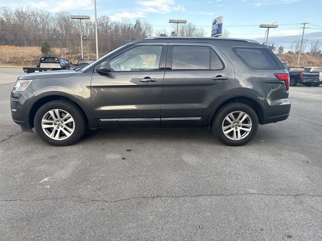 Used 2019 Ford Explorer XLT image 3