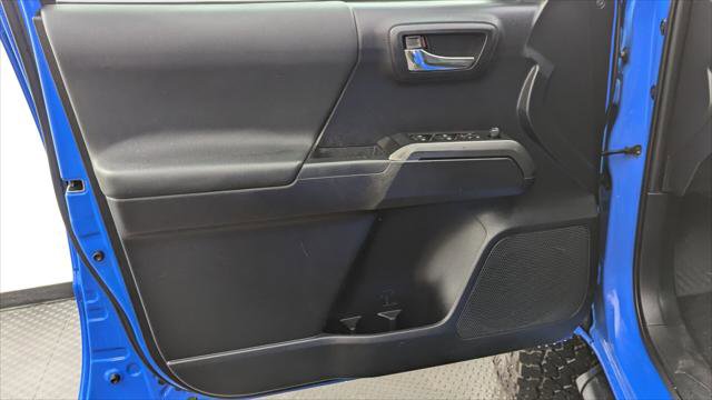 Used 2021 Toyota Tacoma TRD Sport w/ Technology Package image 13