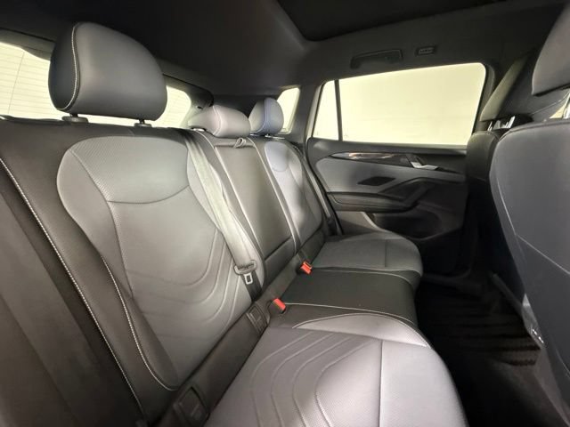 Used 2025 Volkswagen Tiguan SE R-Line AWD/4WD image 30