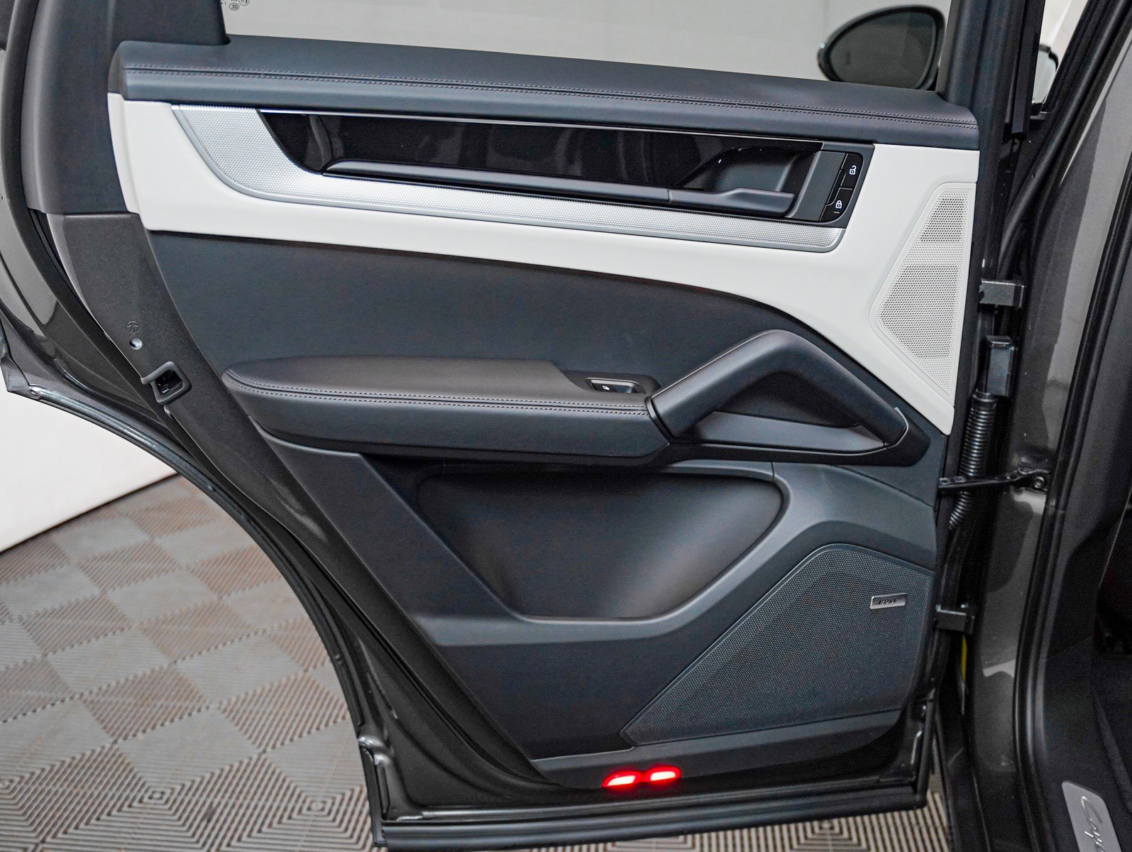 New 2026 Porsche Cayenne S image 26