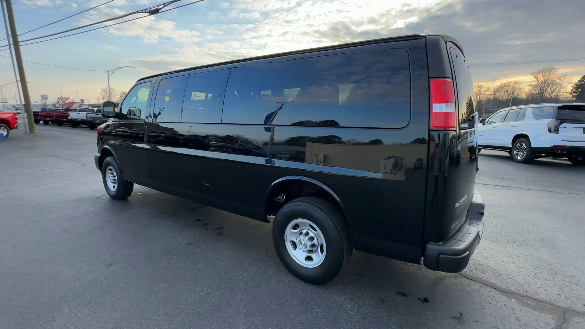 Used 2025 Chevrolet Express 3500 LS RWD image 6