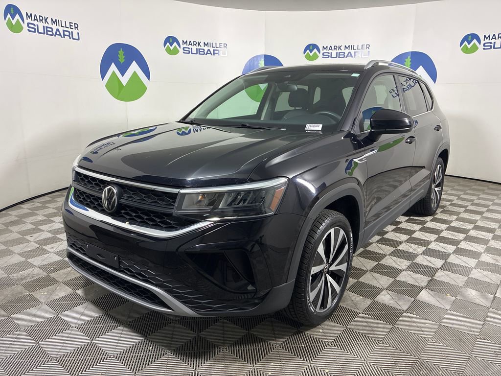 Used 2024 Volkswagen Taos SE FWD image 3