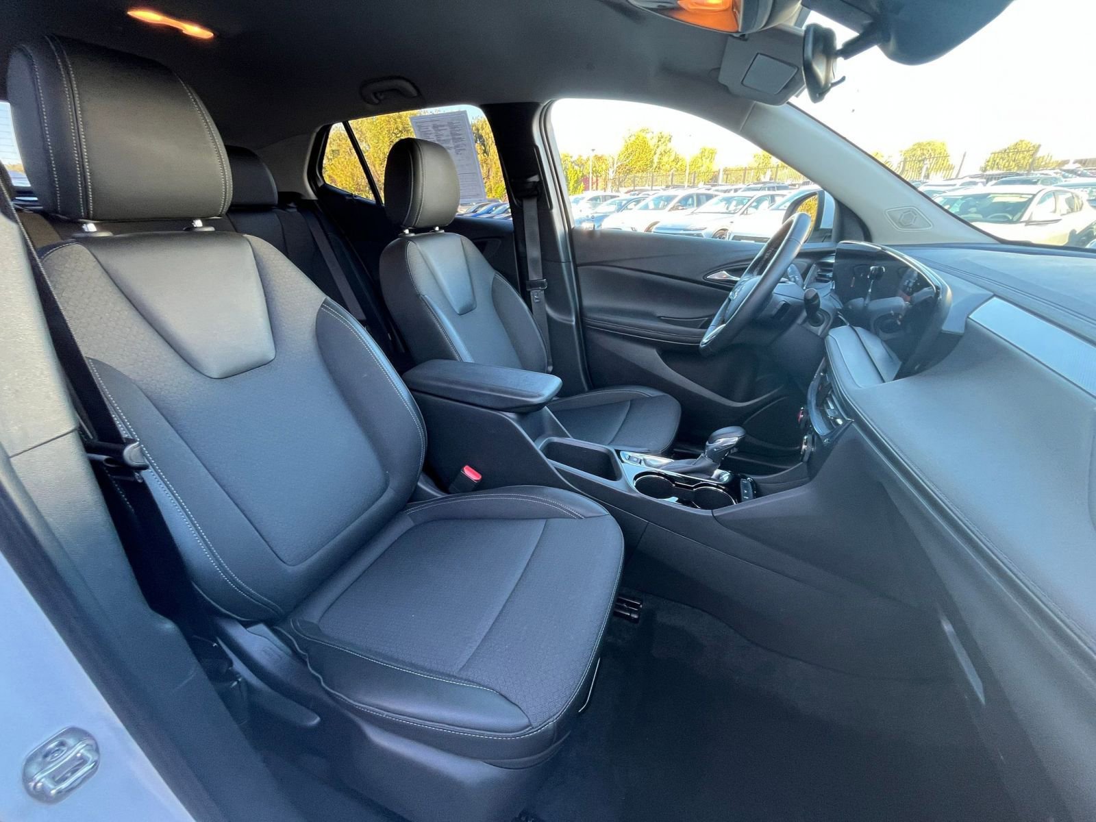 Used 2025 Buick Encore GX Preferred image 35