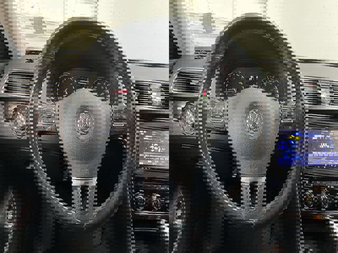 Used 2014 Volkswagen Passat TDI SEL Premium image 21