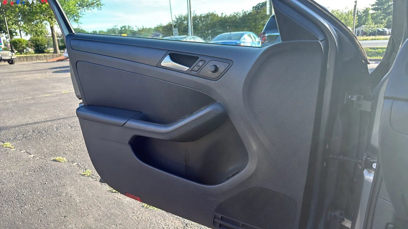 Used 2012 Volkswagen Jetta SE FWD image 19
