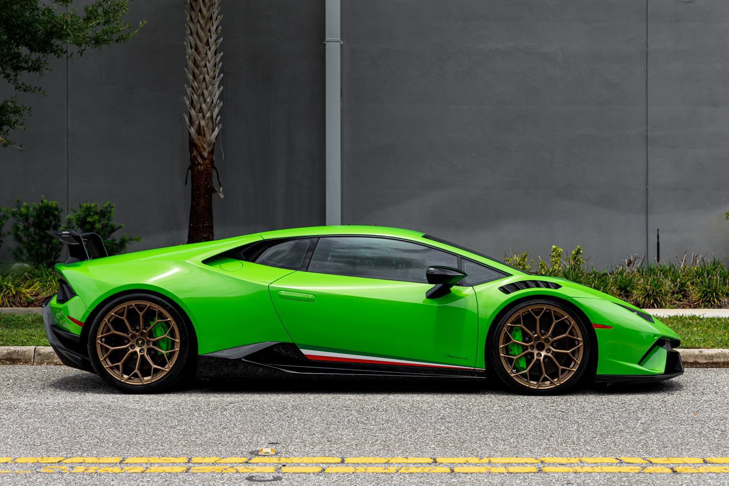 Used 2018 Lamborghini Huracan Performante AWD/4WD image 17