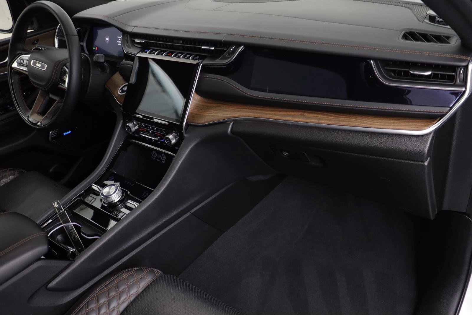 Used 2022 Jeep Grand Cherokee Summit image 20