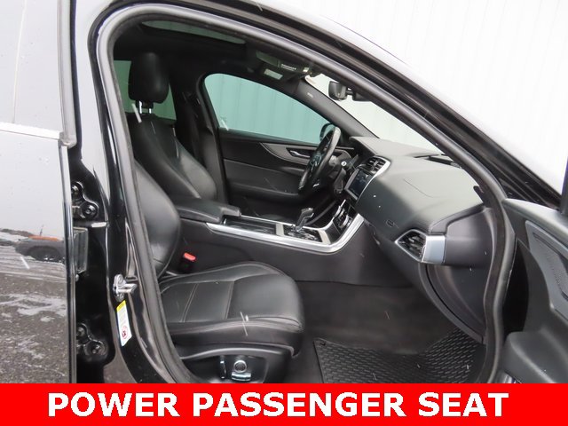 Used 2020 Jaguar XE S image 25