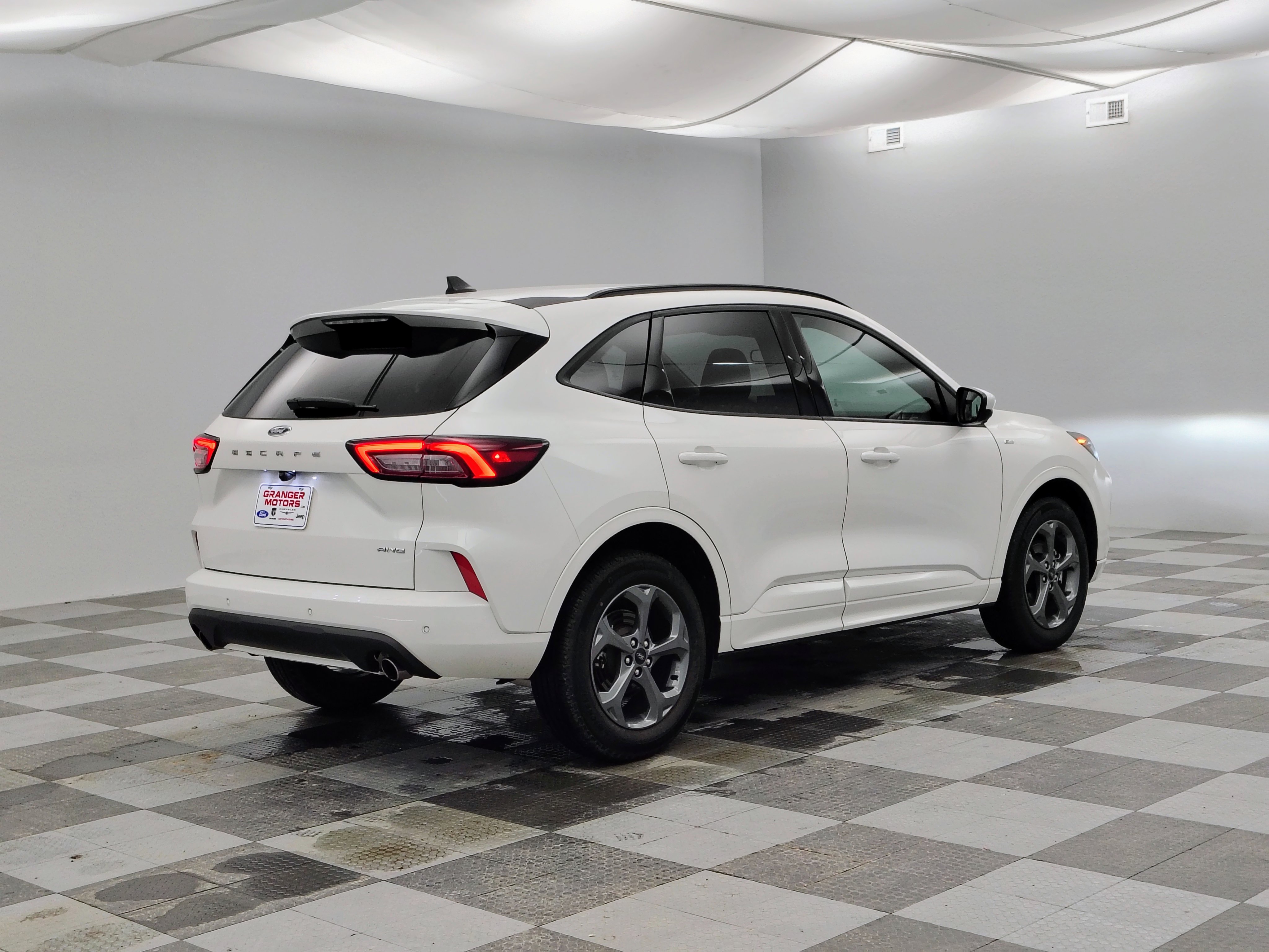 Used 2024 Ford Escape ST-Line Select w/ Tech Pack #2 AWD/4WD image 11