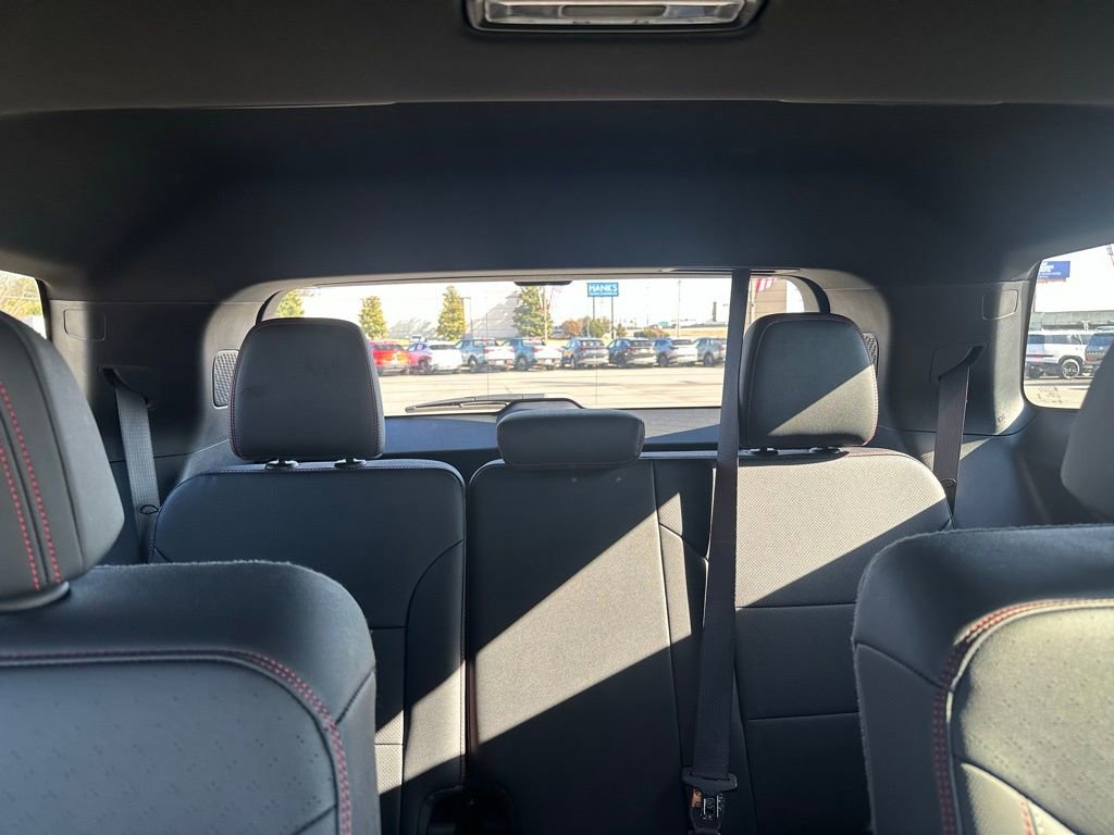 Used 2025 Chevrolet Traverse RS w/ LPO, Floor Liner Package image 24