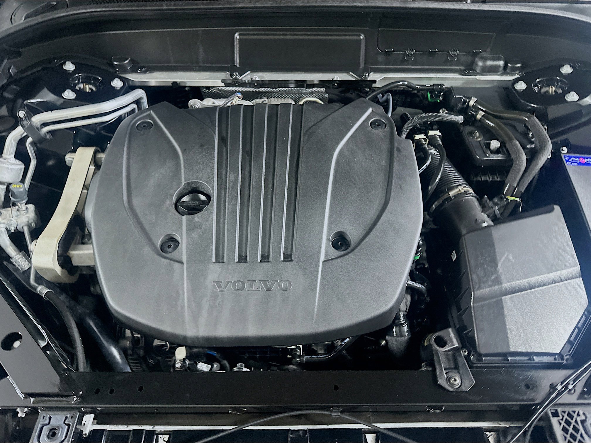 Used 2025 Volvo XC60 B5 Plus image 33