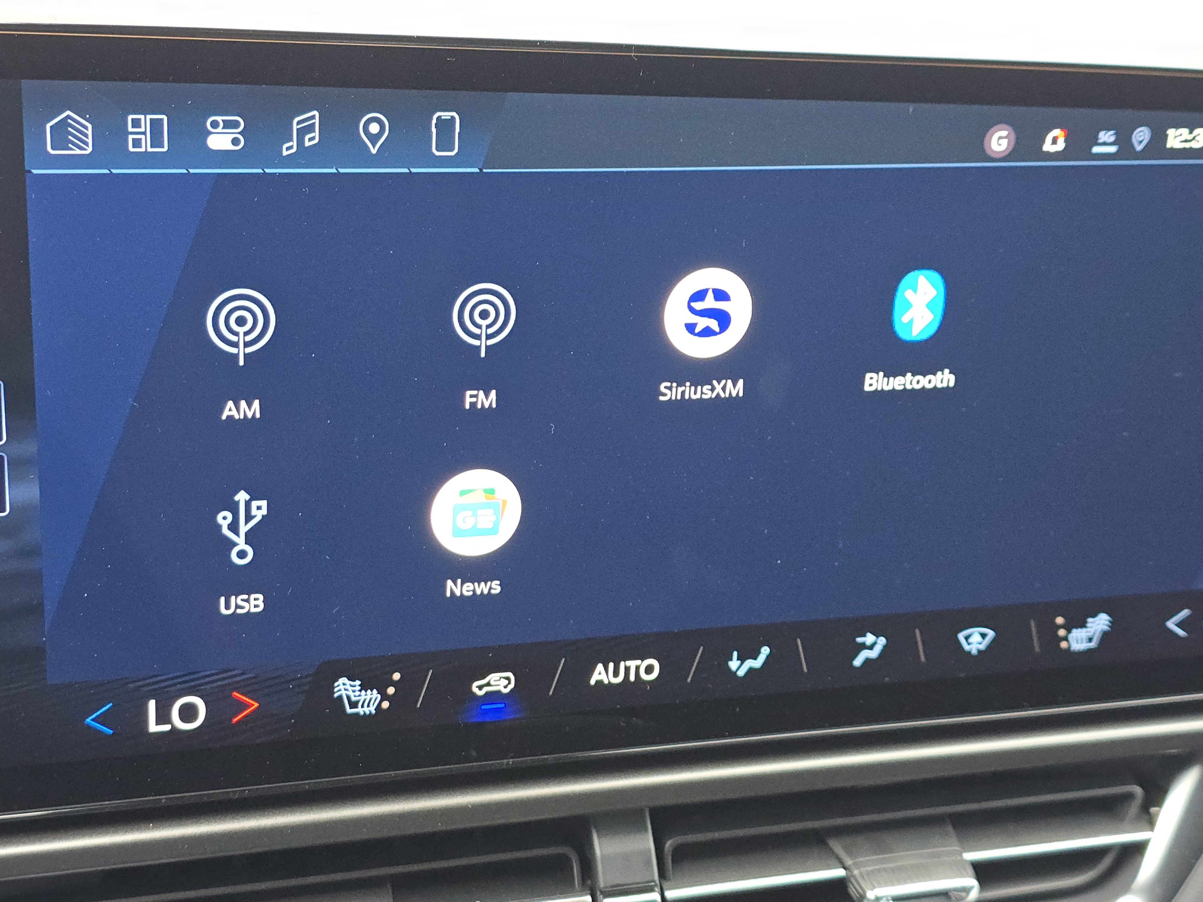 New 2026 Chevrolet Equinox EV LT image 9