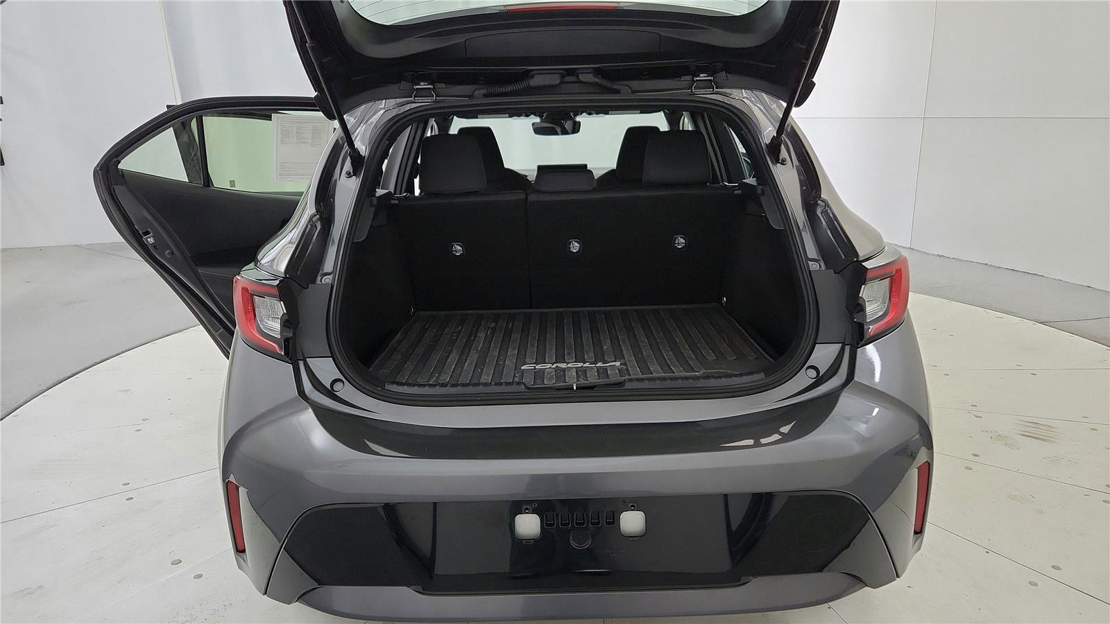 Used 2024 Toyota Corolla SE w/ SE Package image 20