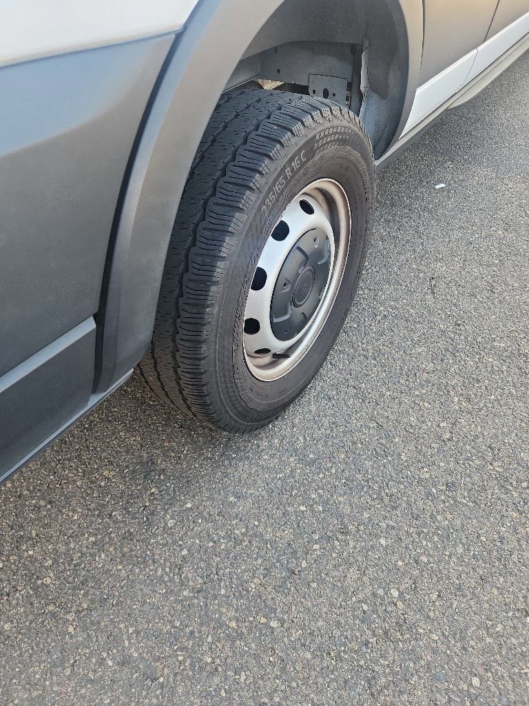 Used 2023 Ford Transit 250 Medium Roof RWD image 17