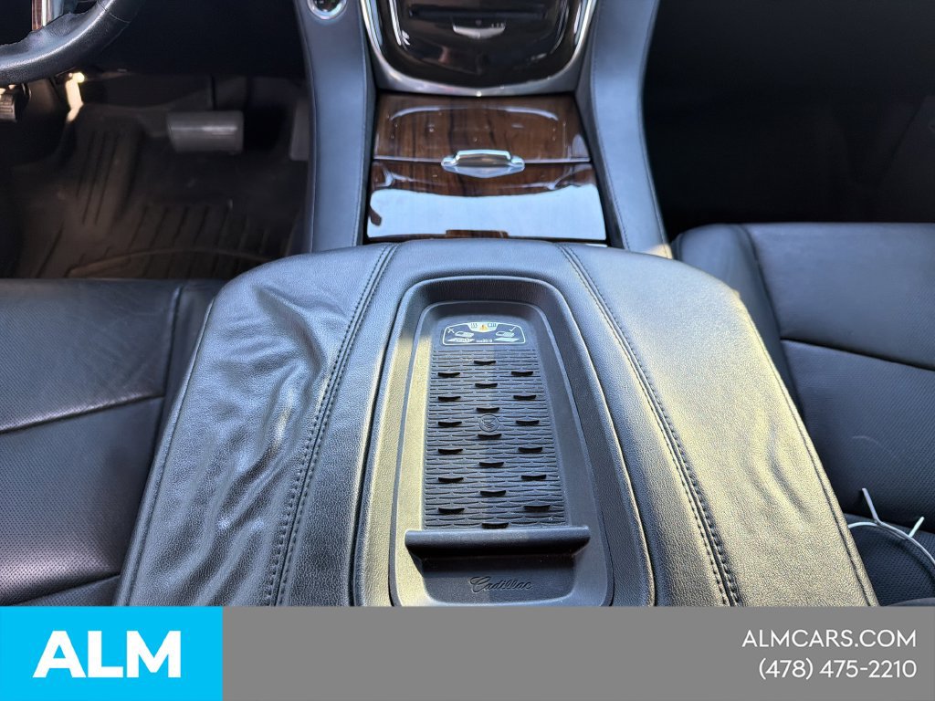 Used 2015 Cadillac Escalade Luxury RWD image 4