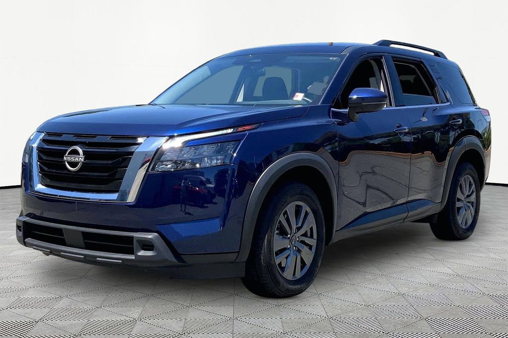 Used 2025 Nissan Pathfinder SV AWD/4WD image 3