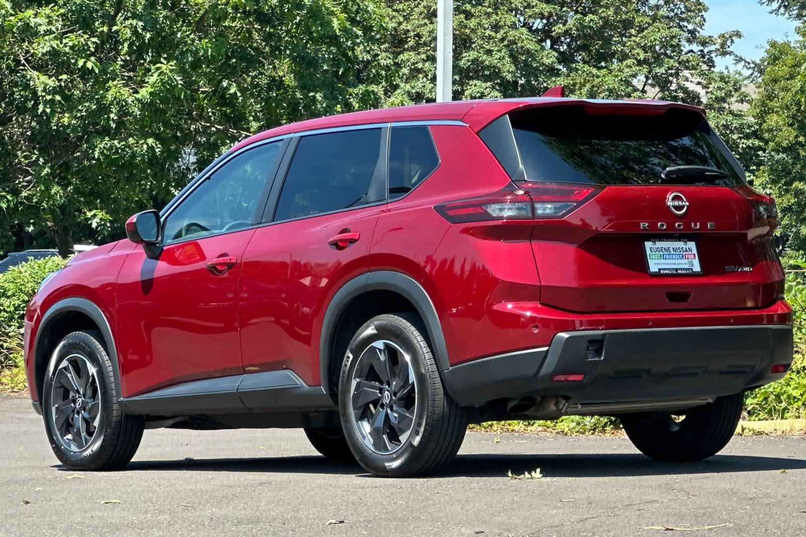 Used 2024 Nissan Rogue SV AWD/4WD image 6