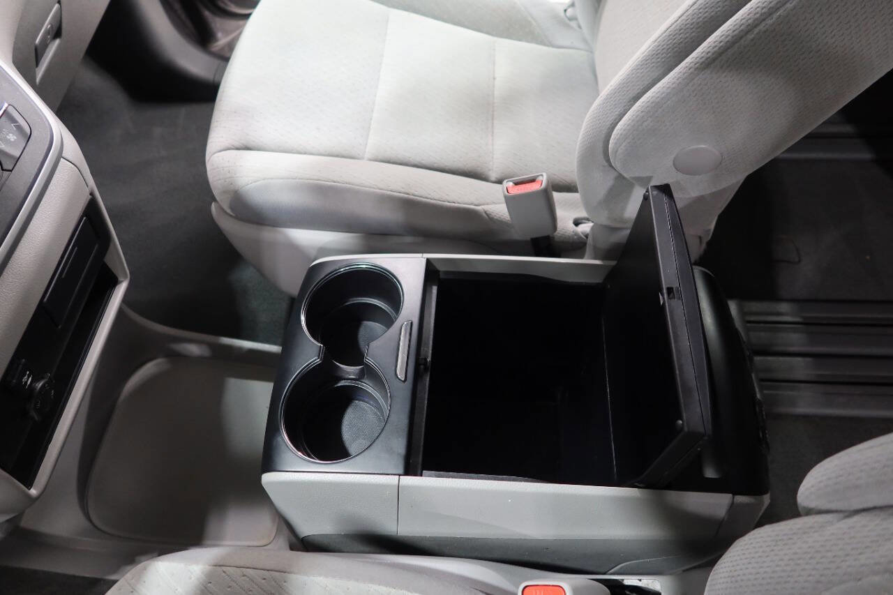 Used 2020 Toyota Sienna LE FWD image 31