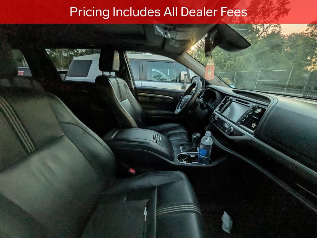 Used 2017 Toyota Highlander SE FWD image 10