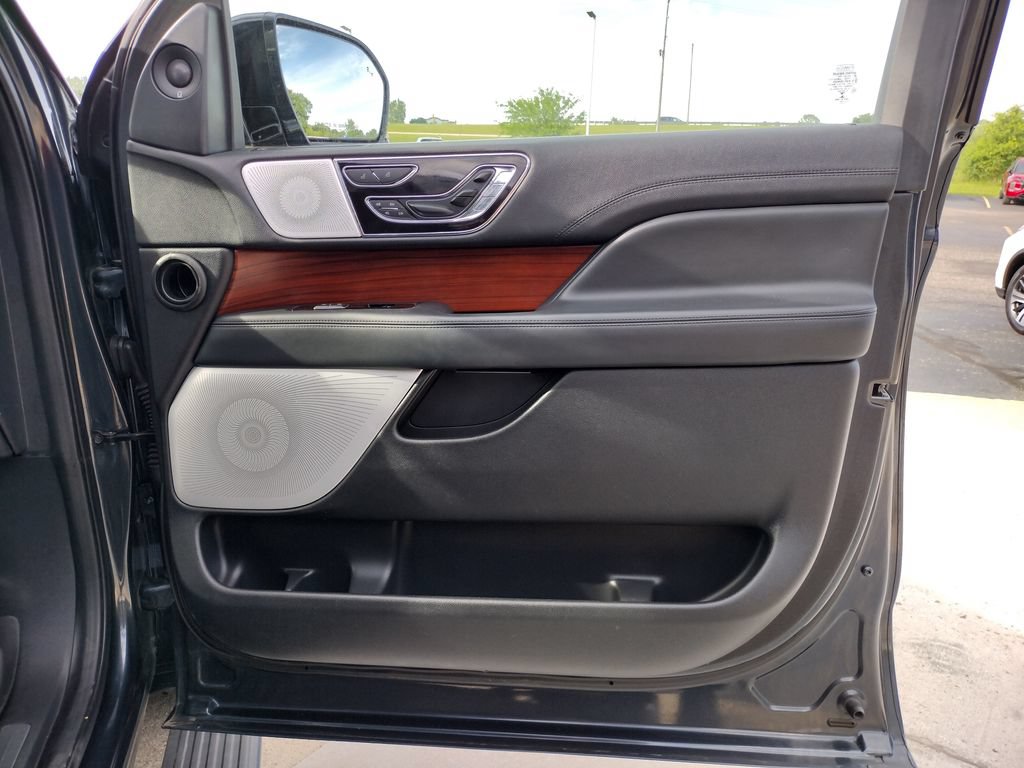 Used 2022 Lincoln Navigator Reserve AWD/4WD image 41