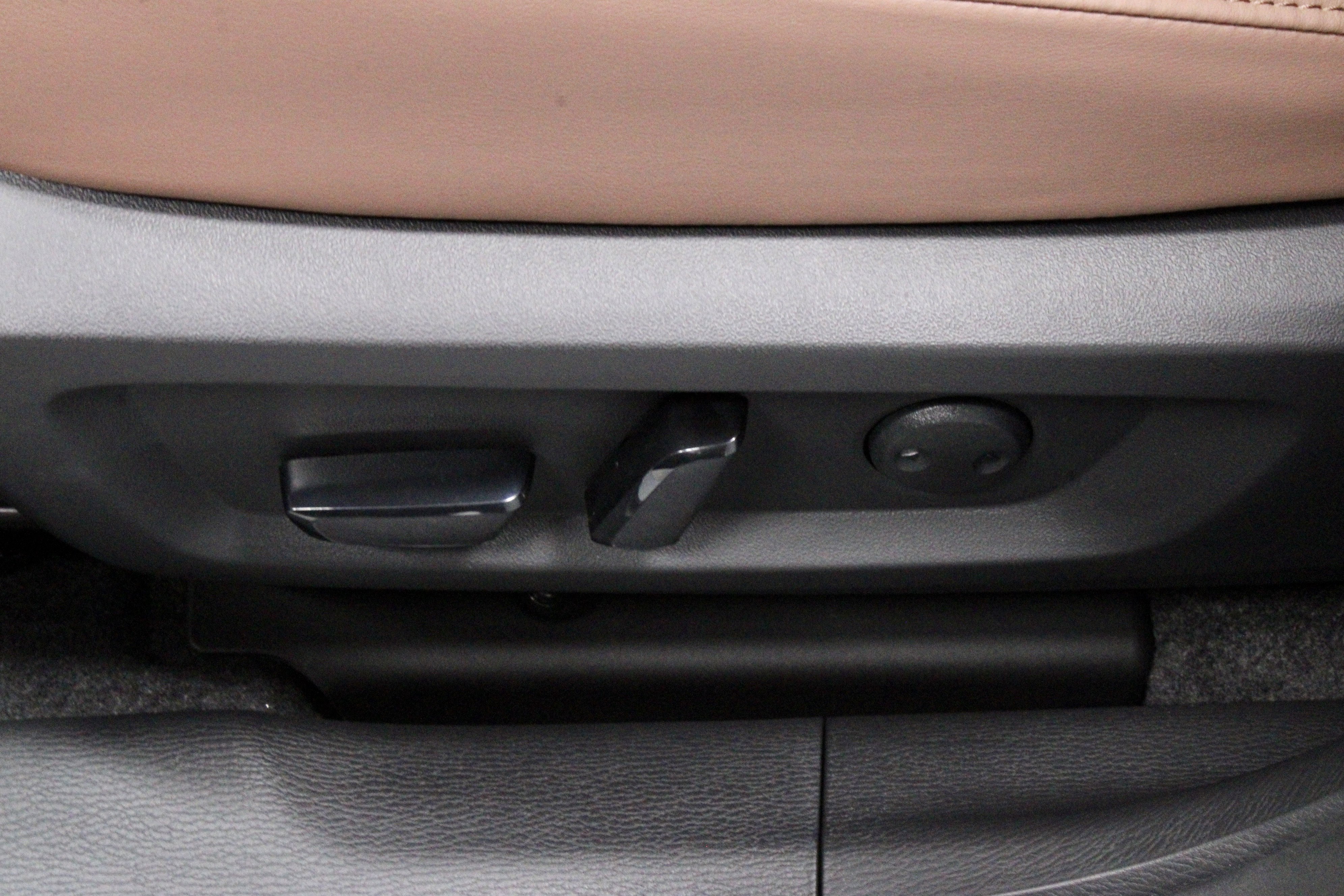 New 2025 Mitsubishi Outlander SEL image 18