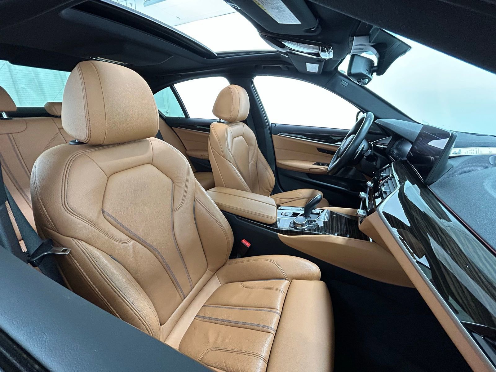 Used 2023 BMW 540i xDrive w/ M Sport Package image 42