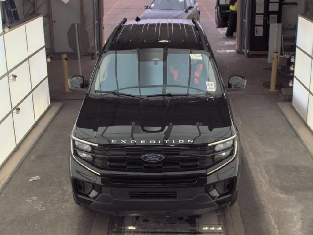 Used 2025 Ford Expedition Active image 3