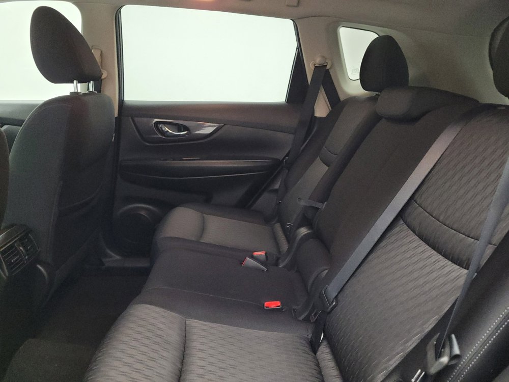 Used 2018 Nissan Rogue SV w/ Sun & Sound Touring Package AWD/4WD image 18