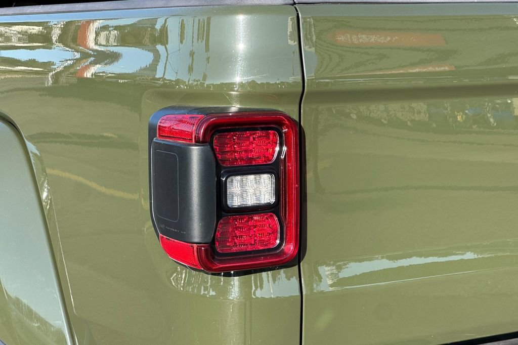 Used 2021 Jeep Gladiator Sport image 31