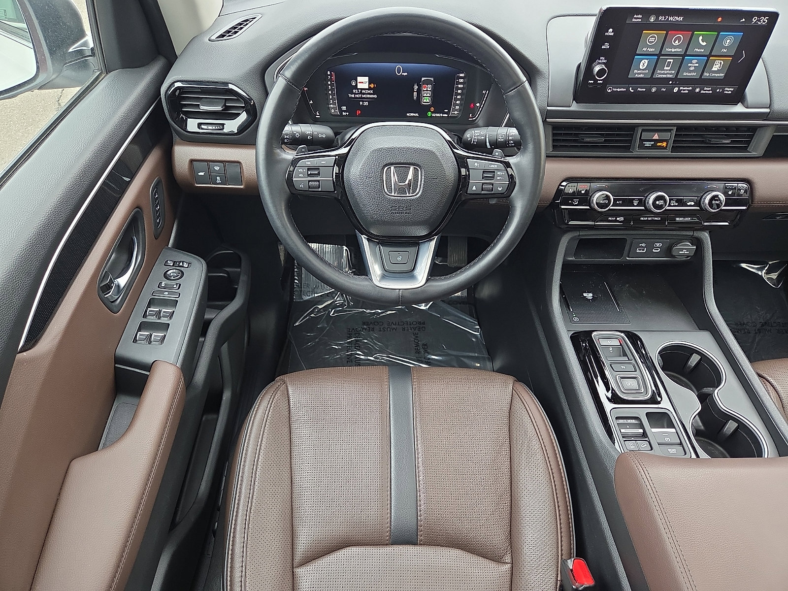 Used 2025 Honda Pilot Elite image 12