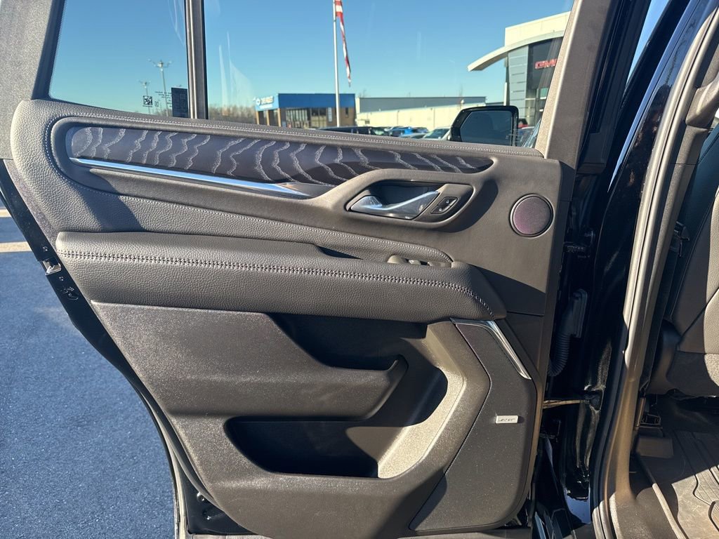 Used 2023 GMC Yukon Denali w/ Denali Reserve Package image 33
