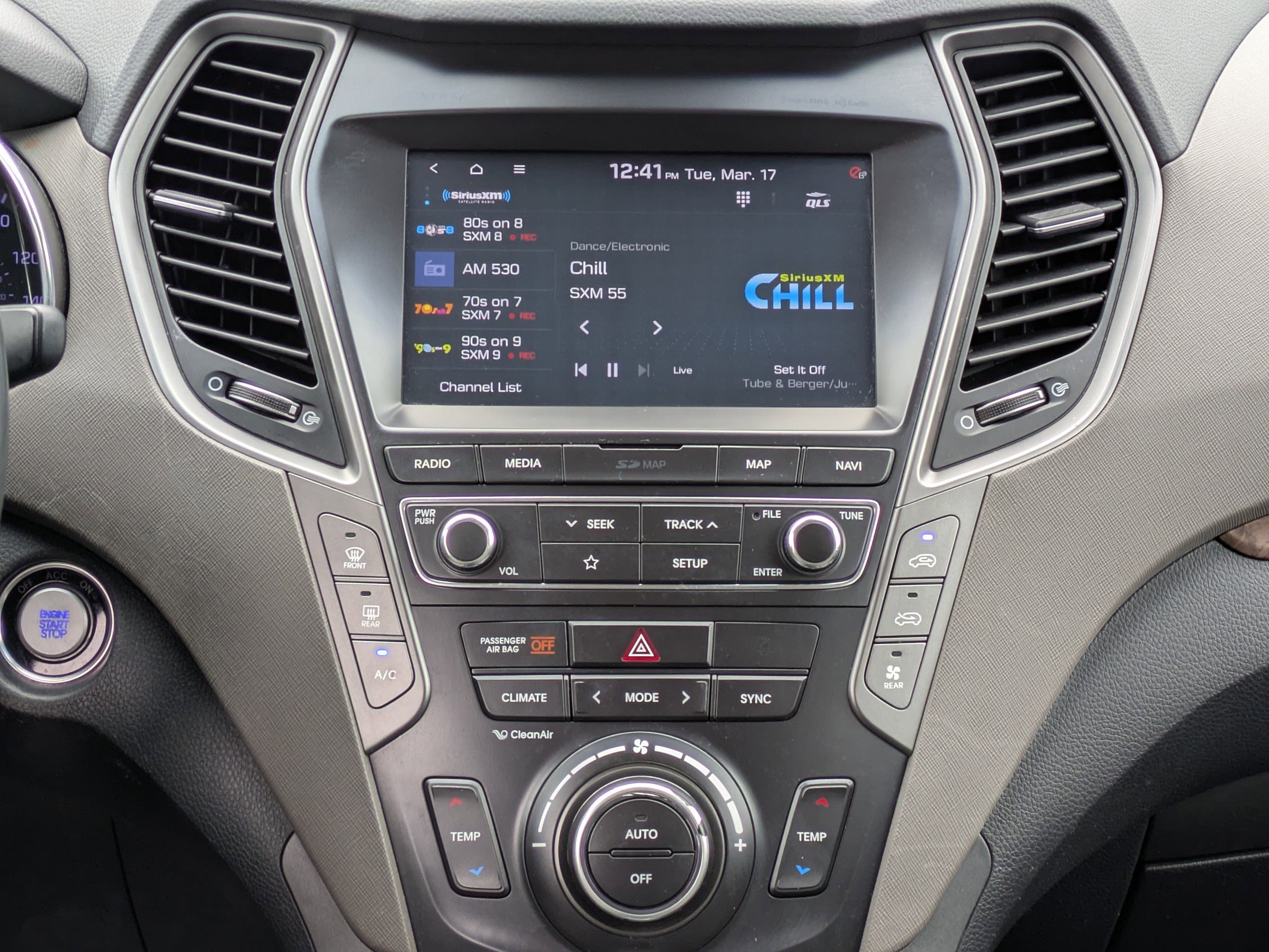 Used 2019 Hyundai Santa Fe XL image 14